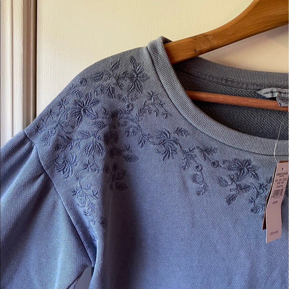 American Eagle Outfitters Blue Grey Flower Embroidered Sweatshirt Size XS - Picture 5 of 9